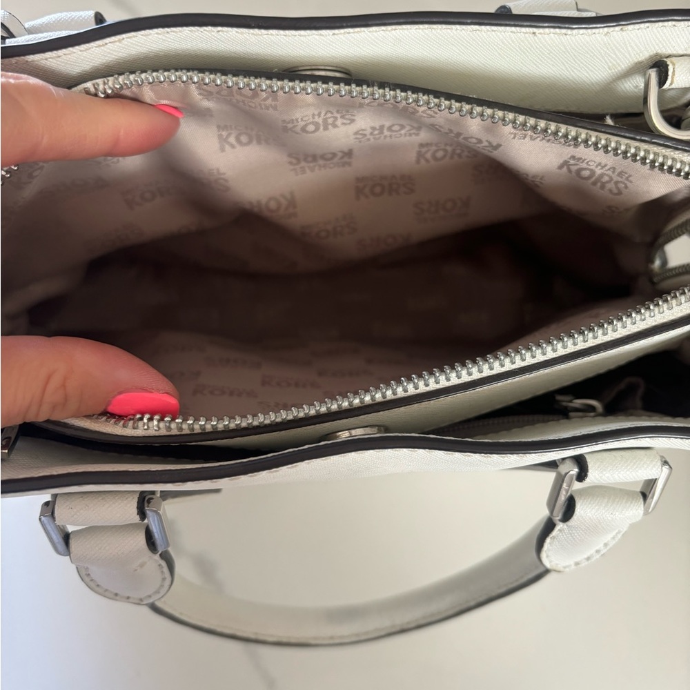 Michael Kors White Handbag - Picture 5 of 8